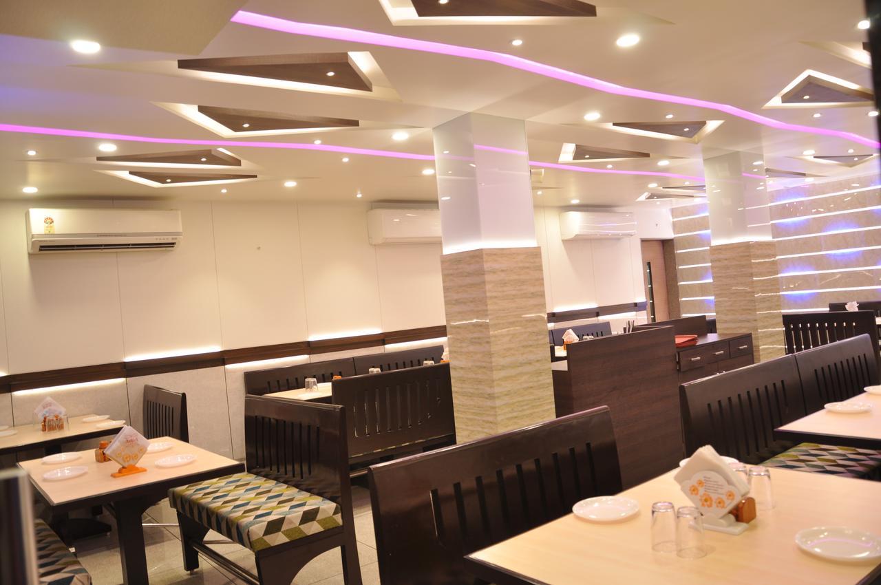 Ashish Restaurant And Guesthouse Surat Exterior foto