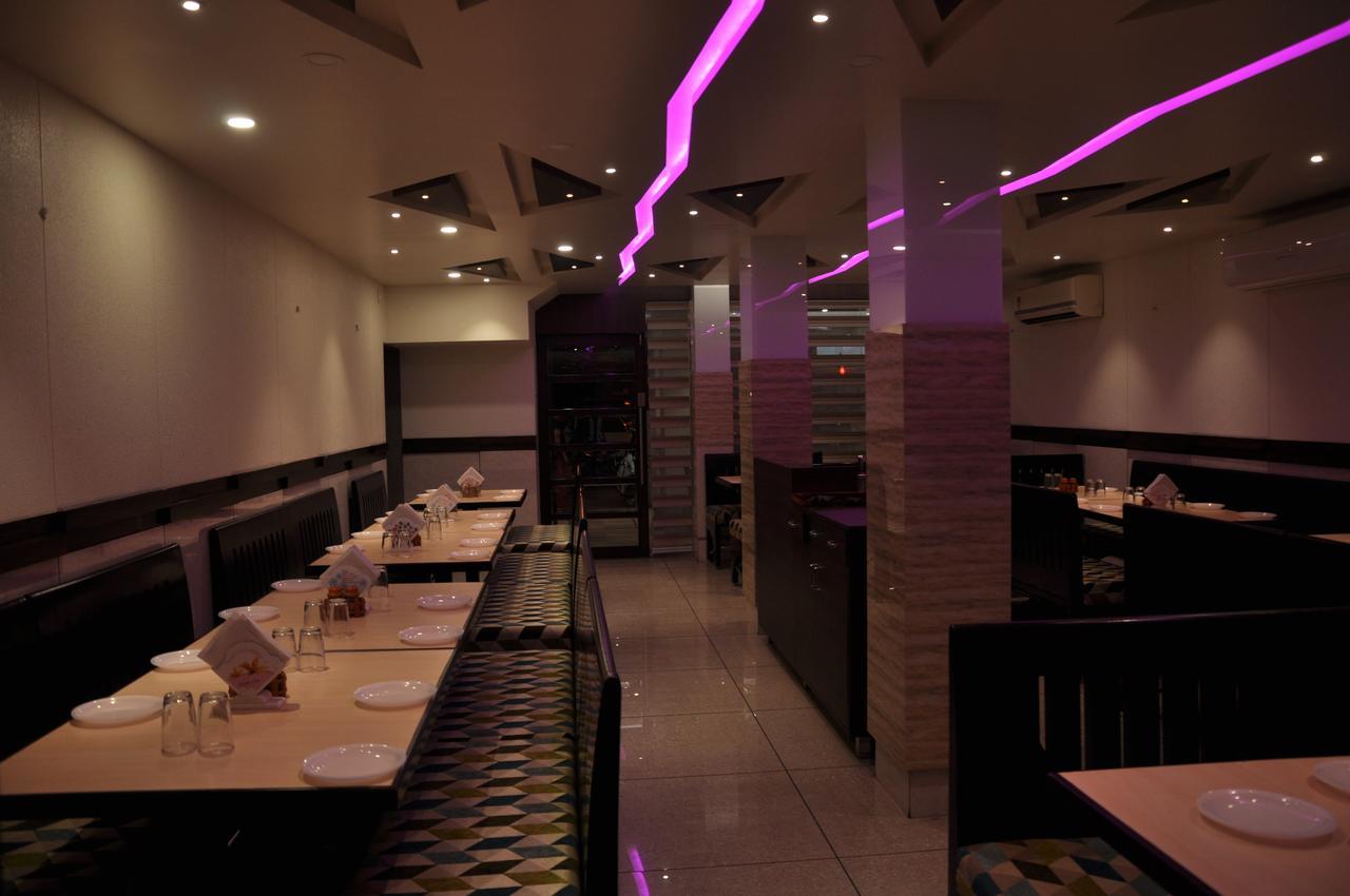 Ashish Restaurant And Guesthouse Surat Exterior foto